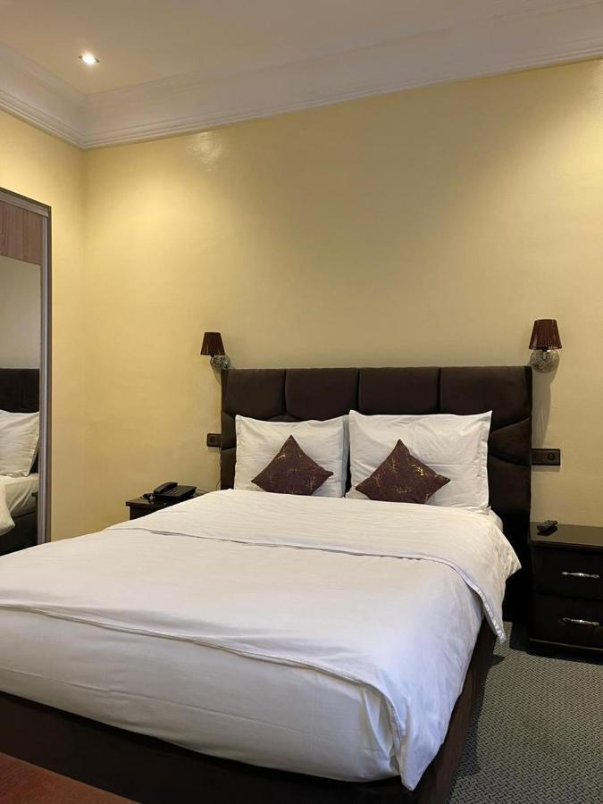 Astoria Hotel 2*