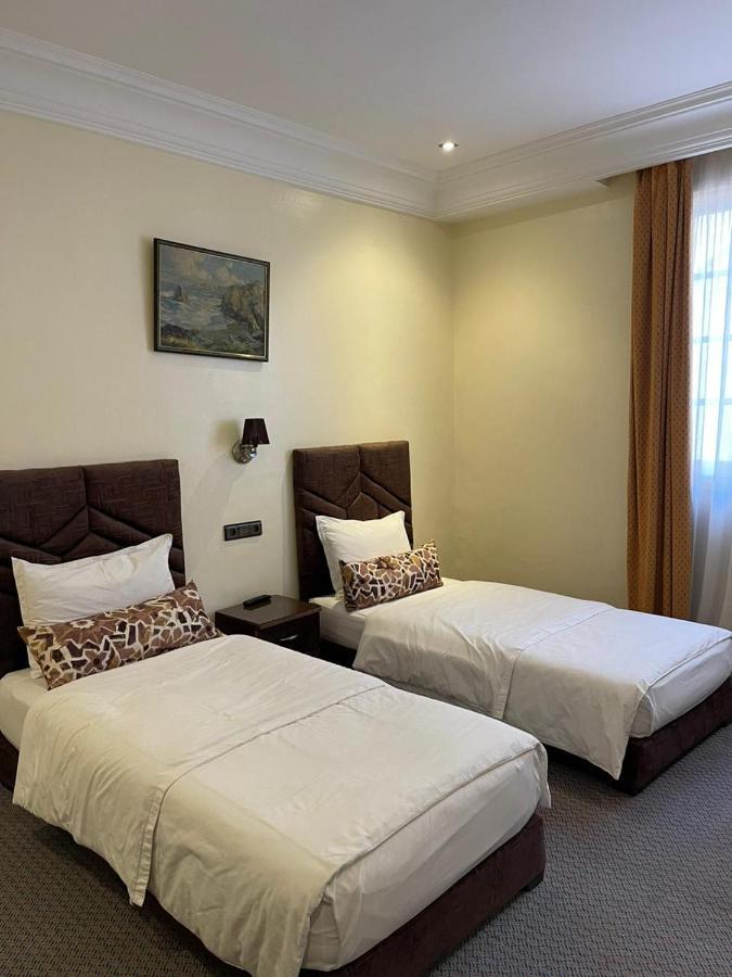 Astoria Hotel 2*